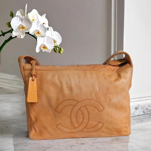 CHANEL Vintage CC Logo Mustard Lambskin Leather Shoulder Bag - Picture 8 of 16